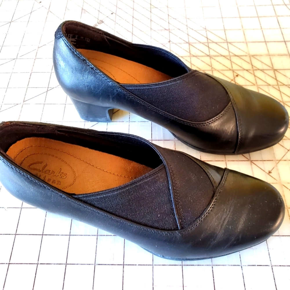 Clarks Rosalyn Olivia Black Bootie Pumps size 6